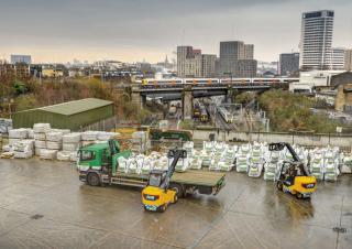 Elektrické teleskopické nakladače JCB 30-19E 
