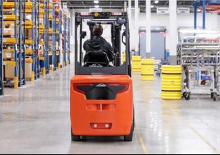 Čelní vysokozdvižné elektrické vozíky Linde E27C