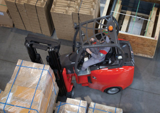 Čelní vysokozdvižné elektrické vozíky Manitou EMA II 17