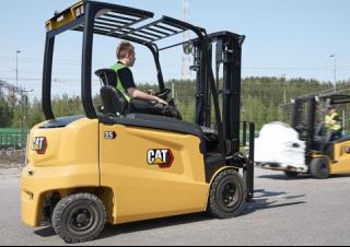 Čelní vysokozdvižné elektrické vozíky Caterpillar EP35AN