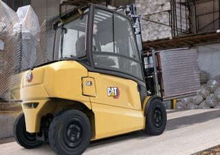 Čelní vysokozdvižné elektrické vozíky Caterpillar EP50NH