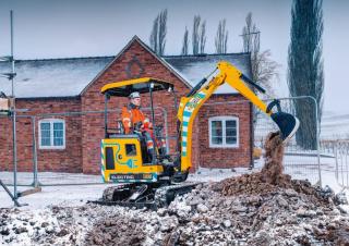 Elektrická pásová rypadla JCB 19C-IE