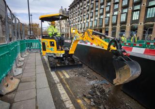 Elektrická pásová rypadla JCB 19C-IE