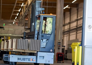 Vysokozdvižné vozíky s bočním ložením Elektrické vysokozdvižné vozíky s bočním ložením Hubtex Phoenix
