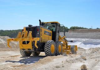 Grejdry Komatsu GD675-7E0