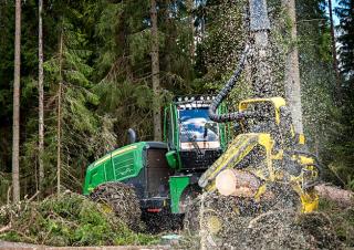 Lesní technika Harvestory John Deere 1270 G