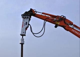 Přídavná zařízení Hydraulická bourací kladiva AJCE AB-100M
