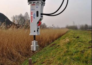 Přídavná zařízení Hydraulická bourací kladiva AJCE AB-100M