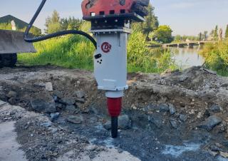 Přídavná zařízení Hydraulická bourací kladiva Demarec DSB-6