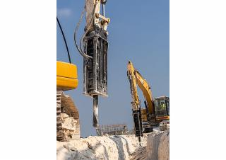 Přídavná zařízení Hydraulická bourací kladiva Caterpillar H110 GC