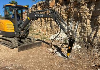 Příslušenství Hydraulická bourací kladiva OSA Demolition Equipment MB 15