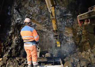 Přídavná zařízení Hydraulická bourací kladiva Epiroc MB 750
