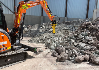 Přídavná zařízení Hydraulická bourací kladiva Epiroc SB 302 T