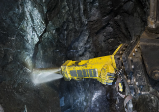 Přídavná zařízení Hydraulická bourací kladiva Epiroc SB 302 T