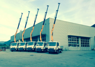 Hydraulické nakládací jeřáby Effer 100 3S