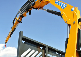 Hydraulické nakládací jeřáby Effer 100 3S