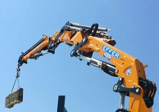 Hydraulické nakládací jeřáby Effer 215 5S