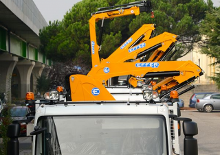 Hydraulické nakládací jeřáby Effer 65 4S