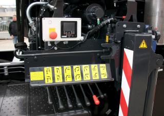 Hydraulické nakládací jeřáby MKG HLK 106 HP a1