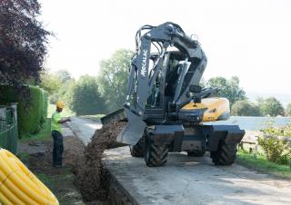 Kolová rypadla Mecalac 12 MTX