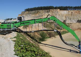 Manipulátory s materiálem Sennebogen 830M E