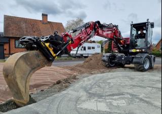 Kolová rypadla Yanmar B95W TPA 