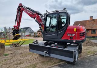 Kolová rypadla Yanmar B95W TPA 