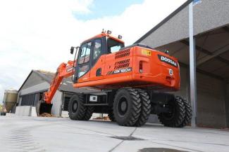Kolová rypadla Doosan DX160W-3