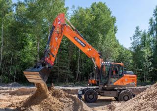 Kolová rypadla Doosan DX210W-7