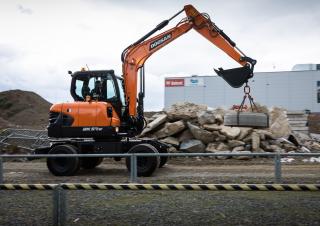 Kolová rypadla Doosan DX57W-7