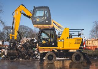 Manipulátory s materiálem JCB JS20MH