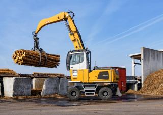 Manipulátory s materiálem Liebherr LH 50 M Timber Litronic