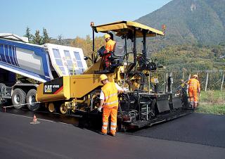 Kolové finišery Caterpillar AP600D