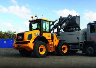 Kolové nakladače JCB 411 HT