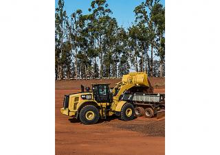 Kolové nakladače Caterpillar 966L