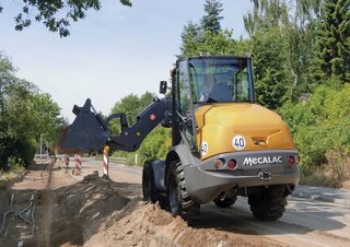 Kolové nakladače Mecalac AS700