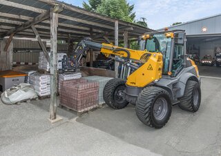 Kolové nakladače Mecalac AS900tele
