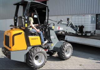 Kolové nakladače Giant D 337 T