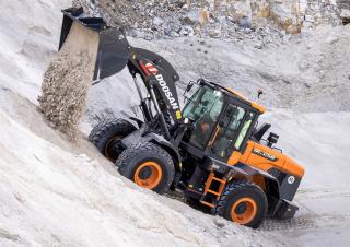 Kolové nakladače Doosan DL250-7