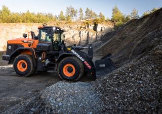 Kolové nakladače Doosan DL380-7