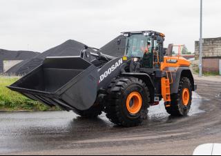 Kolové nakladače Doosan DL550-7