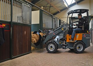 Kolové nakladače Giant G1100