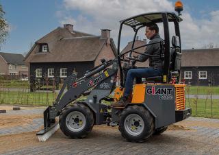 Kolové nakladače Giant G1200