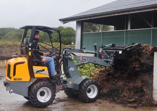 Kolové nakladače Giant G2200