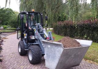 Kolové nakladače Giant G2200HD