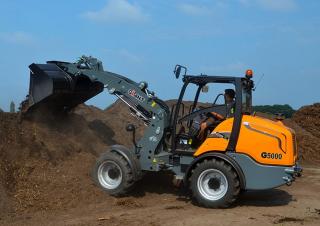 Kolové nakladače Giant G5000