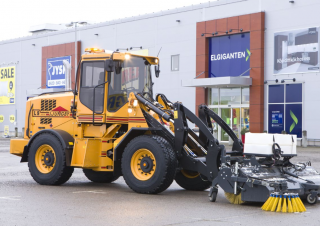 Kolové nakladače Ljungby L 9 