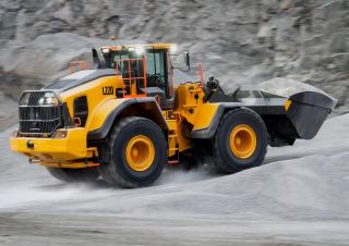 Kolové nakladače Volvo L220 