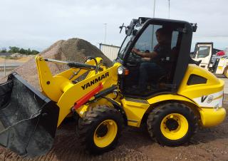 Kolové nakladače Yanmar V8 