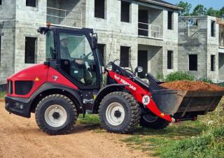 Kolové nakladače Yanmar V7